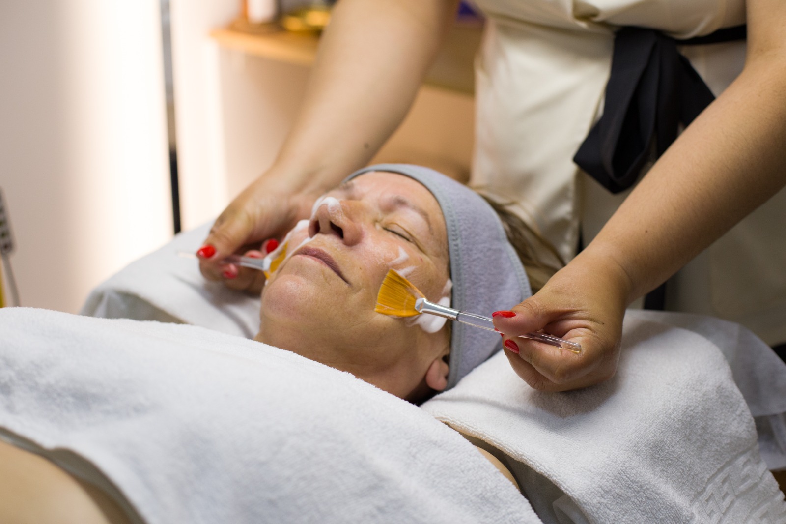 Aplicação de produto facial